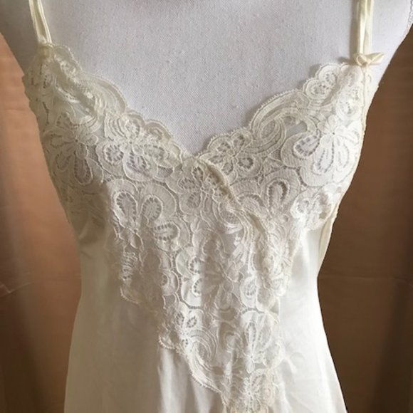 VINTAGE ROSA PULEO-SZULE NIGHTGOWN - Picture 3 of 10